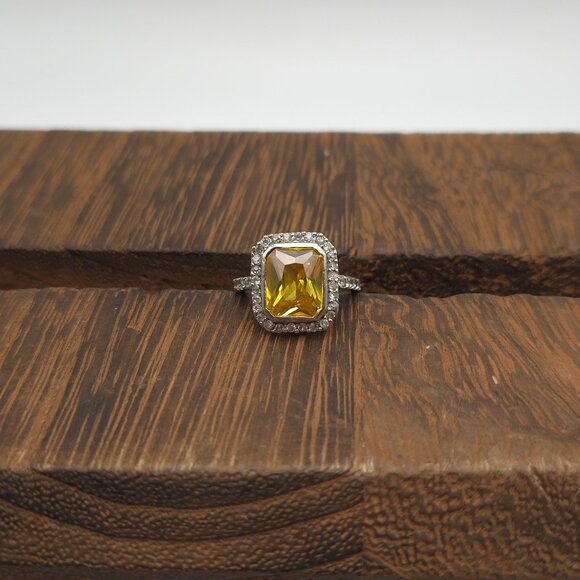 Jewelry - Size 8.25 925 Sterling Silver Brilliant Yellow Cubic Zirconia Gem Ring
